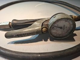 Reifenfüller Michelin Dainu mit Manometer VINTAGE