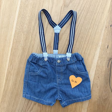 Shorts mit Hosenträger Grösse 80 guter Zustand