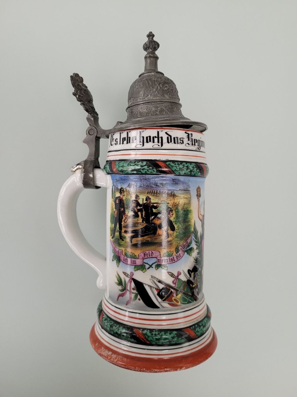 Bicchieri: Antiker Bierkrug mit Zinndeckel/ Regimentskrug. – Usato da Hagendorn venduto da hagendorna 5