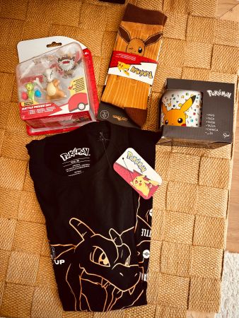 Pokémon Merchandise Set: T-Shirt, Tasse, Socken, Figuren!