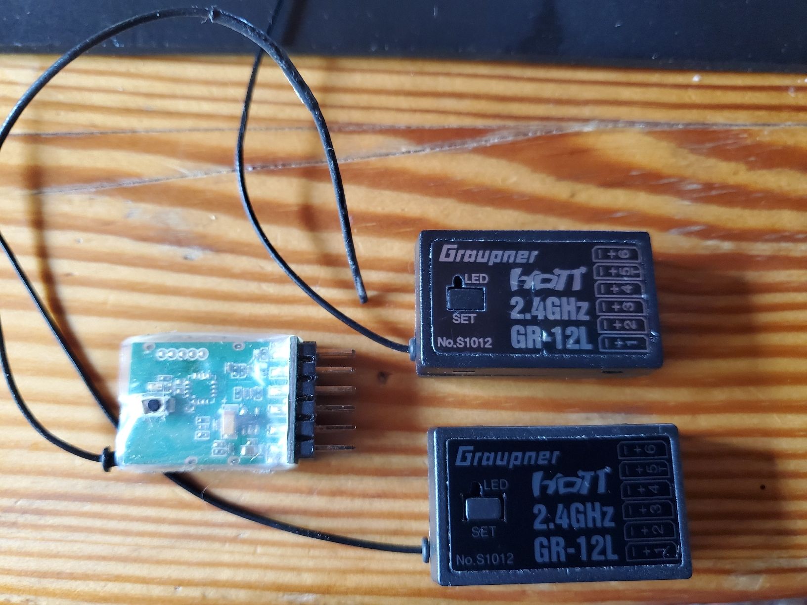Graupner Telecomando: 3x Gr-12L Hott 2,4GHz Empfänger  – Usato da Hausen AG venduto da Lothar64