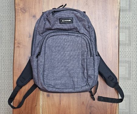 Dakine Rucksack grau 25l