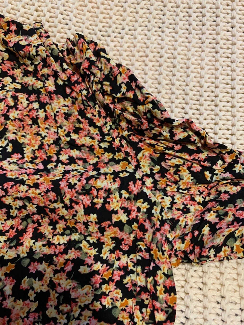 H&M Top: Haut fleuri H&M – Nuovo (secondo la descrizione) da Montreux venduto da iizaa811 1