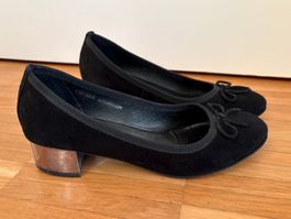 Pumps in Schwarz, Gr. 36 - mit silbernem Absatz