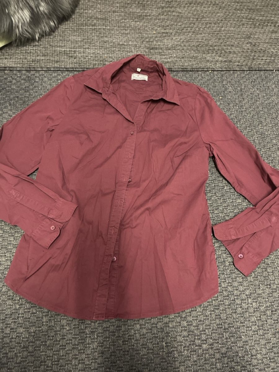 Blusen: Weinrote Strechbluse gr 40/42 – Gebraucht aus Bad Zurzach von Cuore34