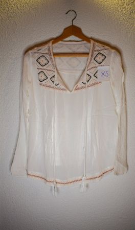 Weisse Bluse mit Stickerei, Grösse XS