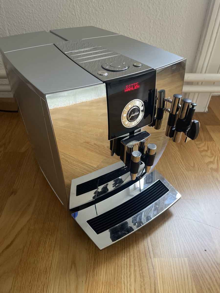 Jura Machines à café & Machines à expresso: Jura Impressa J9 One-Touch Chrom – D'occasion à Basel par bry_26gn 1