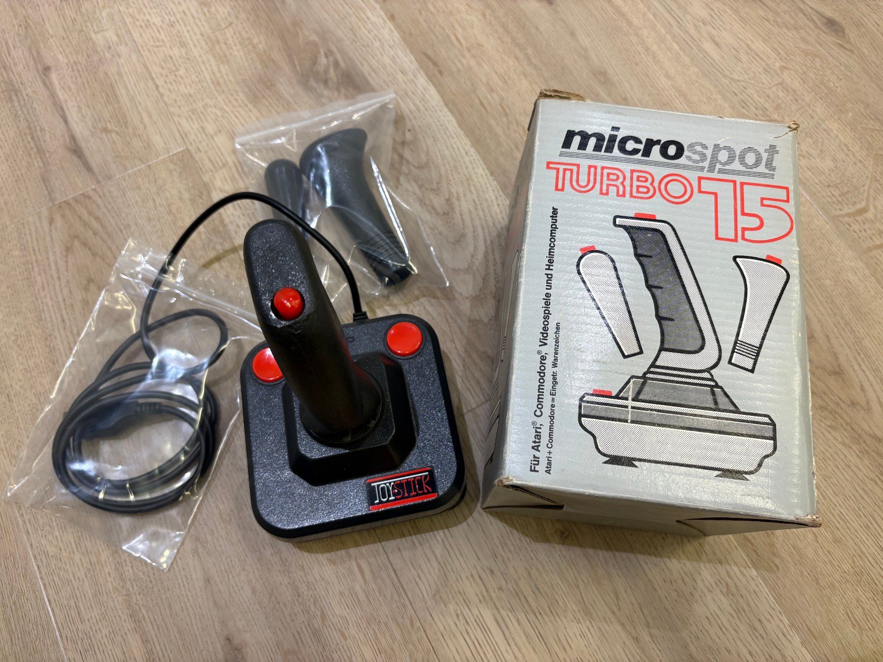 Controller: Retro Microspot Turbo Joystick für Commodore C64 Atari 9-Pin – Usato da Wetzikon ZH venduto da BackToRetro