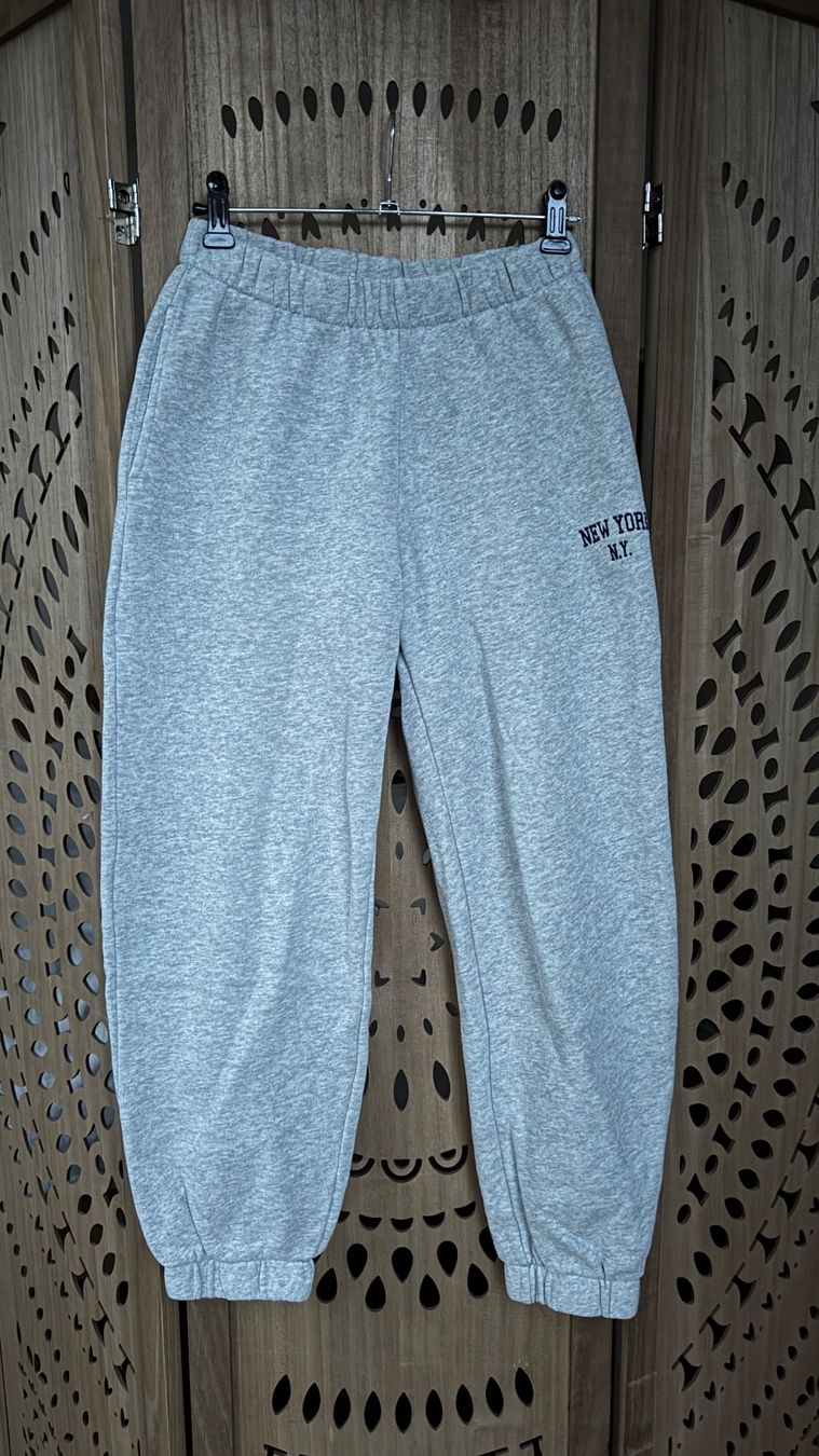 Brandy Melville Pantaloni: Brandy Melville Jogging Hose – Usato da Riedern venduto da leoni_m