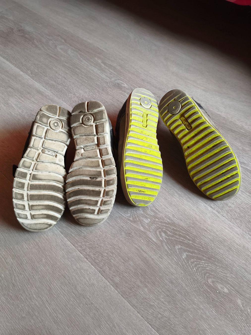Scarpe per ragazzi: 2 Paar Halbschuhe Gr. 35 – Usato da Reconvilier venduto da LeKiMi 1