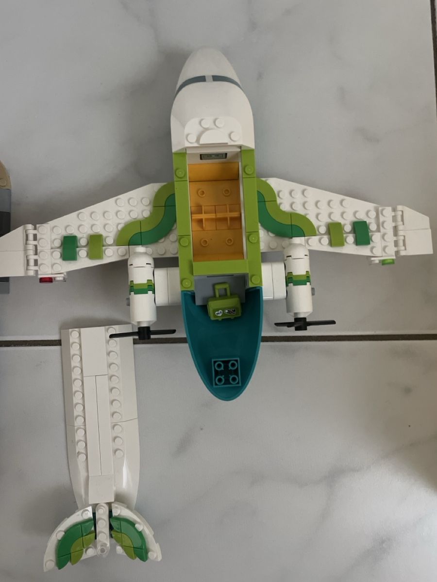 Lego Spielzeuge: LEGO 42656 Flughafen mit Flugzeug – Gebraucht aus Richterswil von Jolipoisson 3