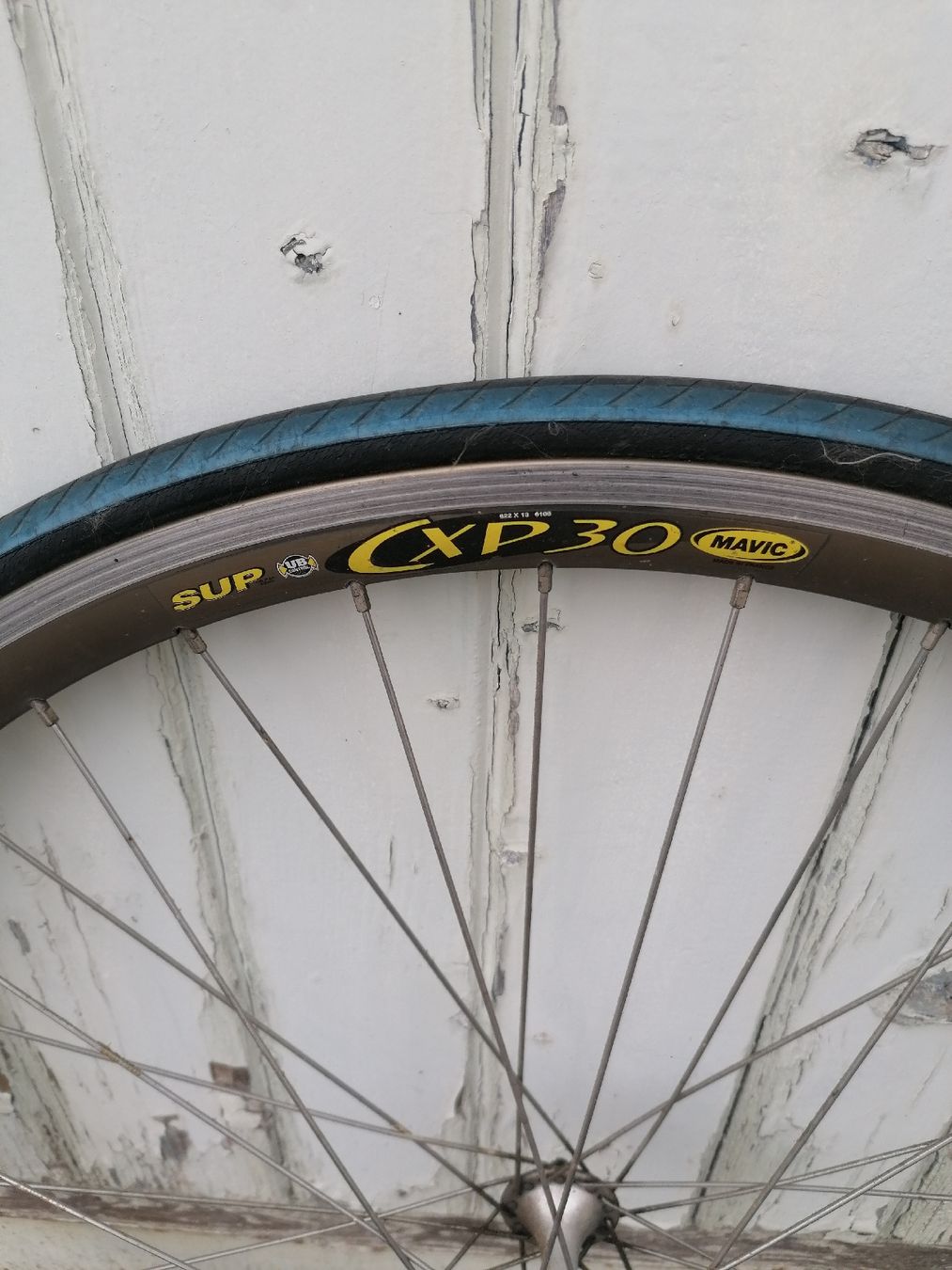 Pneus & Kompletträder: Mavic CXP30 Vorderrad mit Campagnolo Nabe – Gebraucht aus Lausanne von Frankenstein 1