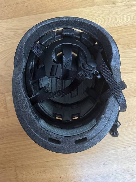 Caschi: Closca Helmet Loop (Black/Black, M) – Usato da Cham venduto da fin_58ll 2