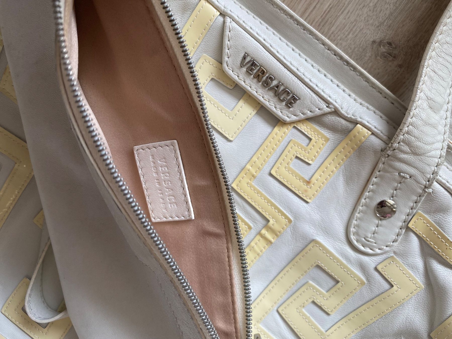 Versace Sacs femmes: Borsa Versace pelle bianca con decorazione greca – D'occasion à Murten par Moisa 4
