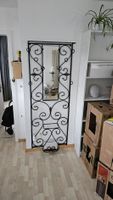 Geschmiedete, antike Wandgarderobe