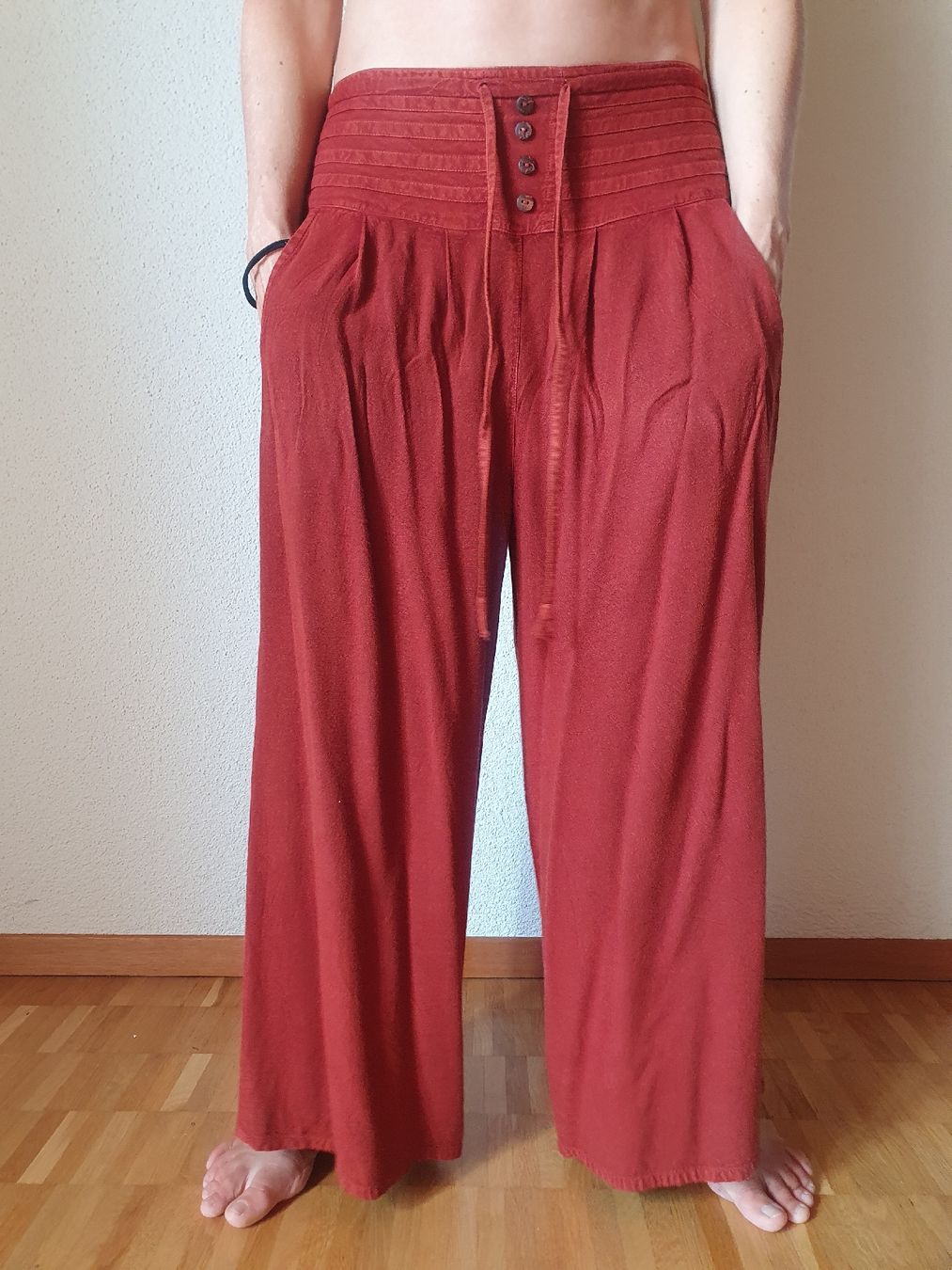 Hosen: Indien- Hose rot/ rostbraun Grösse S/ M – Gebraucht aus Stein am Rhein von fusselmaus 1