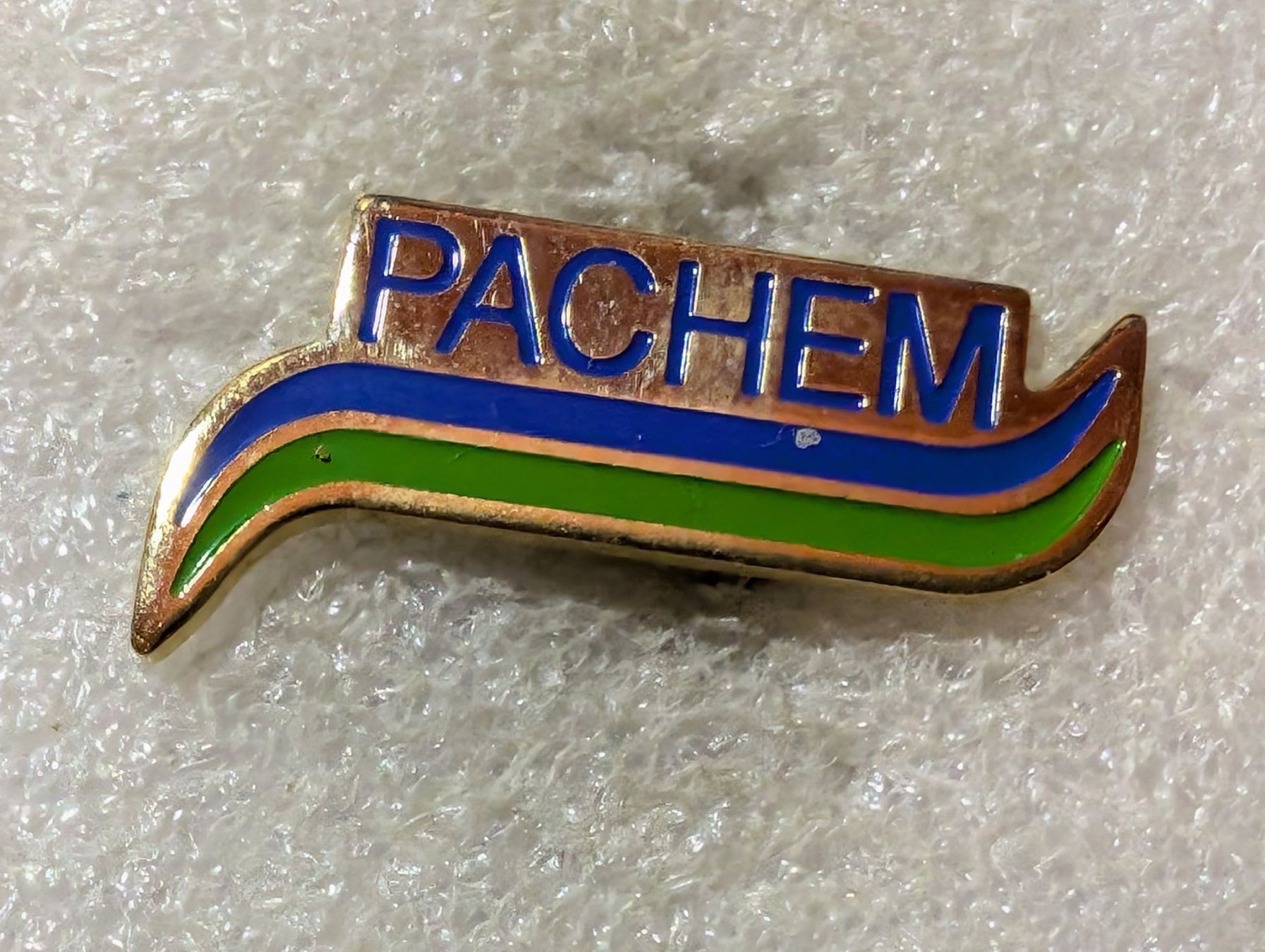 Plaketten & Abzeichen: Ansteckpin 176: Pachem – Gebraucht aus Oppligen von Pin-Fall-Shop