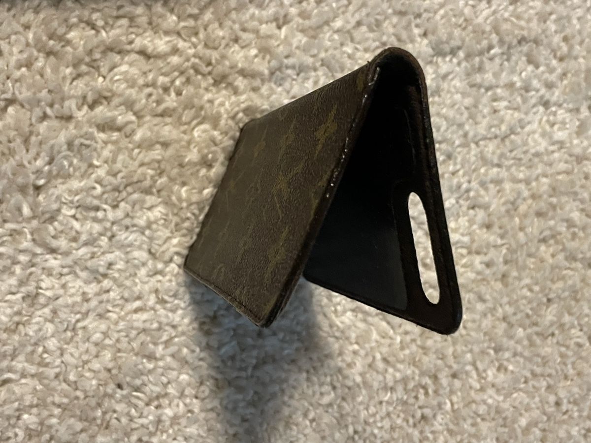 Louis Vuitton Cover & Protezioni schermo: Louis Vuitton Monogram iPhone Folio Case – Usato da Richterswil venduto da Prangins9 2