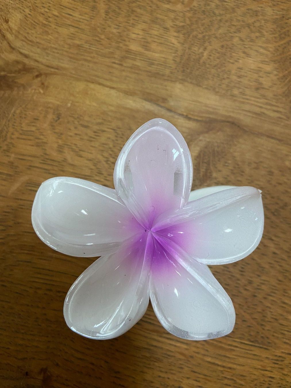 Haarschmuck: Weiss-Violette Haarspange in Blumenform - neu – Neu und originalverpackt aus Reichenbach i. K. von pri_nbn7 1