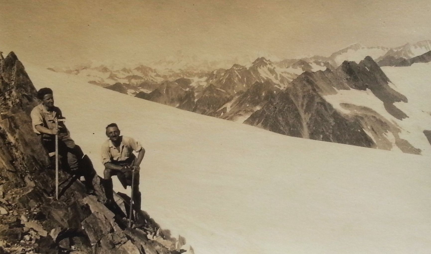 Posters & Illustrations: Foto Curnera-Gletscher - Tschamut / Tujetsch GR, 1925 – D'occasion à Oberriet SG par ganesh435 1