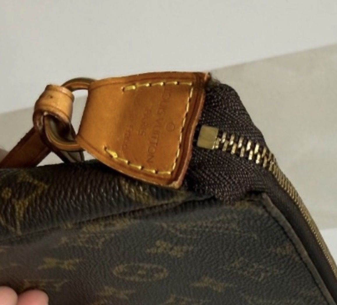 Louis Vuitton Sacs femmes: Vintage Louis Vuitton Pochette Accessoires Monogram – D'occasion à Reinach BL par jhe_8rdg 3