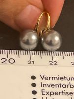 Jolies boucles d’oreilles perle grise 2 cm leger