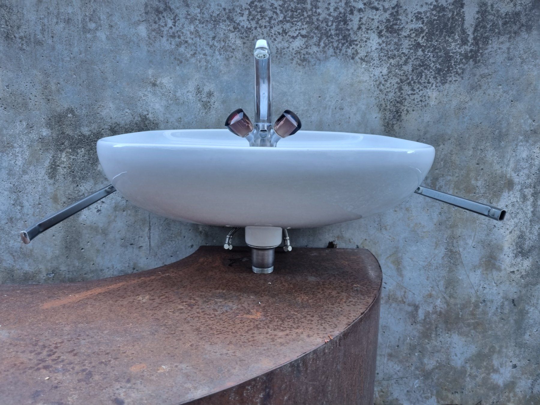 Laufen Spülbecken & Waschbecken: alter Laufen Waschtisch mit Armatur – Gebraucht aus Fürstenaubruck von PizBeverin2018 1