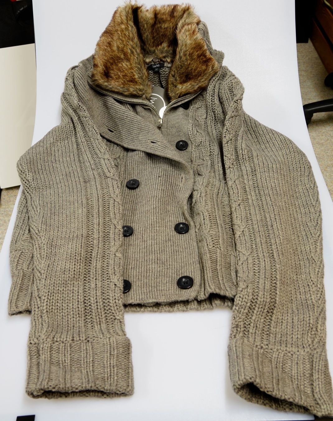 Giacche: Schöne warme Strickjacke mit Kunstfell Einsatz Gr.36 – Nuovo (secondo la descrizione) da Schoenenwerd venduto da SA69 1