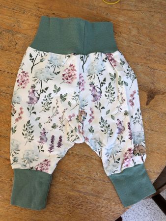 Süsse selbstgenähte Babyhose 62