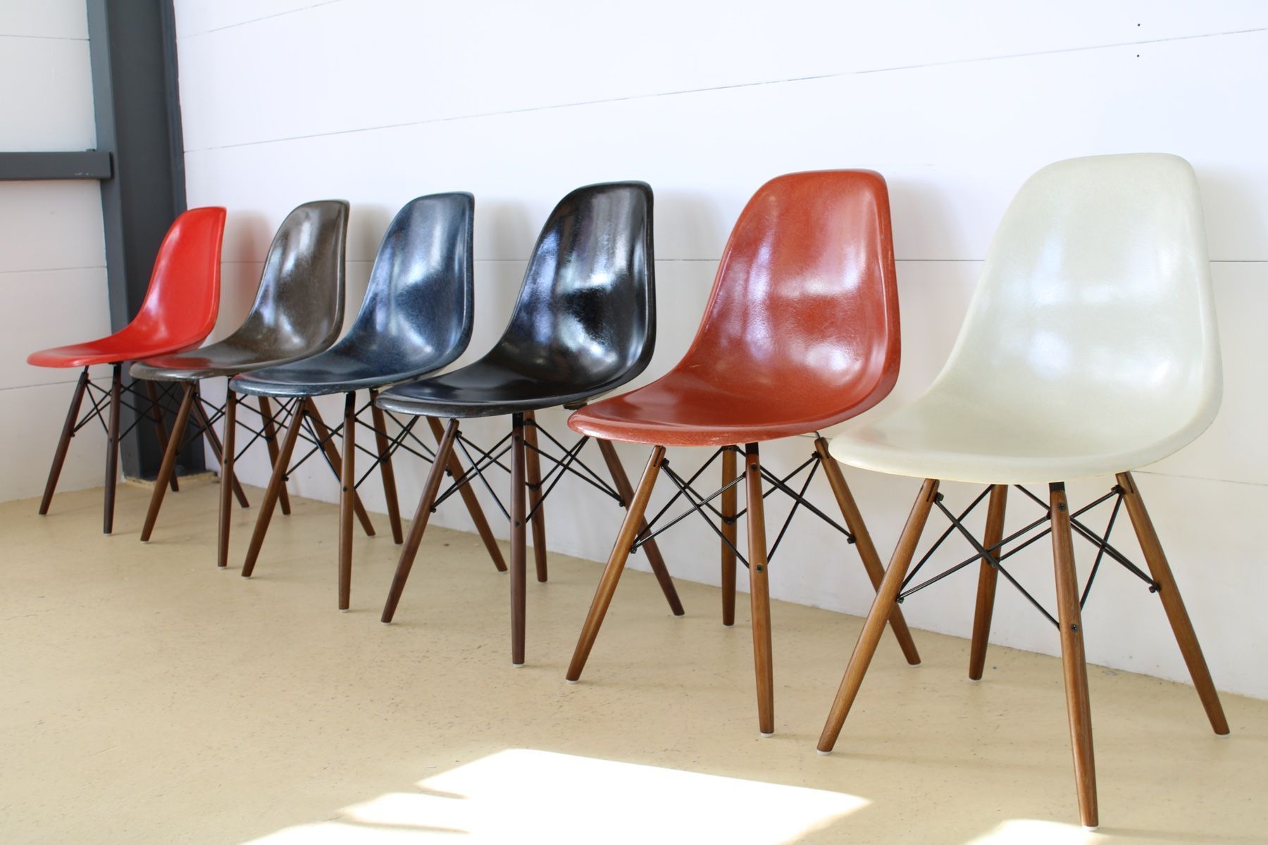 Herman Miller Stühle: Eames Fiberglas Stühle, Hermann Miller – Gebraucht aus Meinisberg von atelier_TILIJA