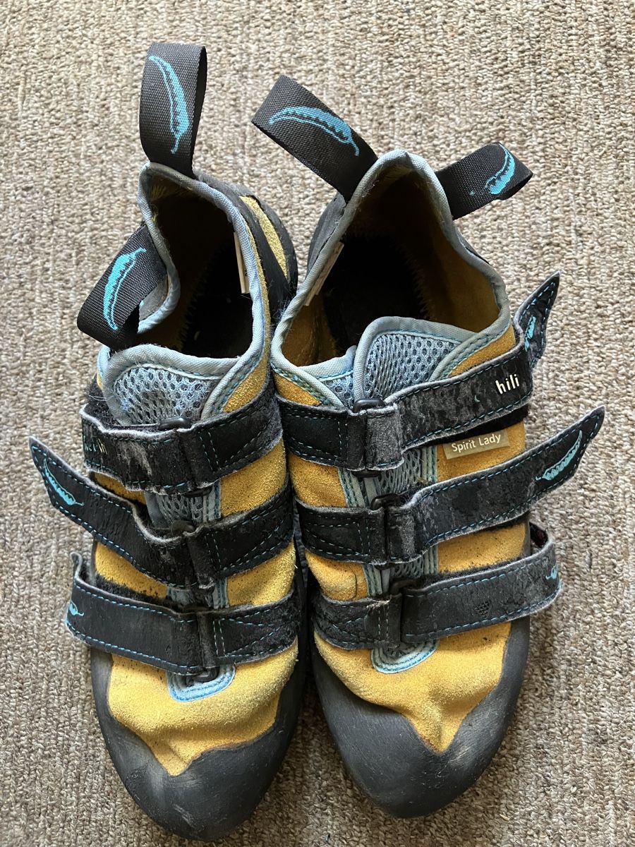 Scarpe da donna: Kletterschuhe Größe 40 und Gurt – Usato da Basel venduto da juanalaloca 1
