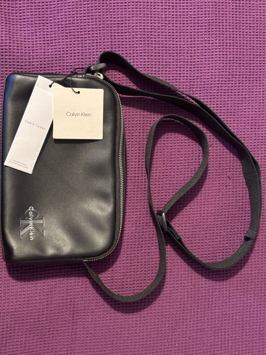 Calvin Klein Borse: Calvin Klein schwarze Tasche  – Nuovo e nell'imballaggio originale da Zürich venduto da Dim777