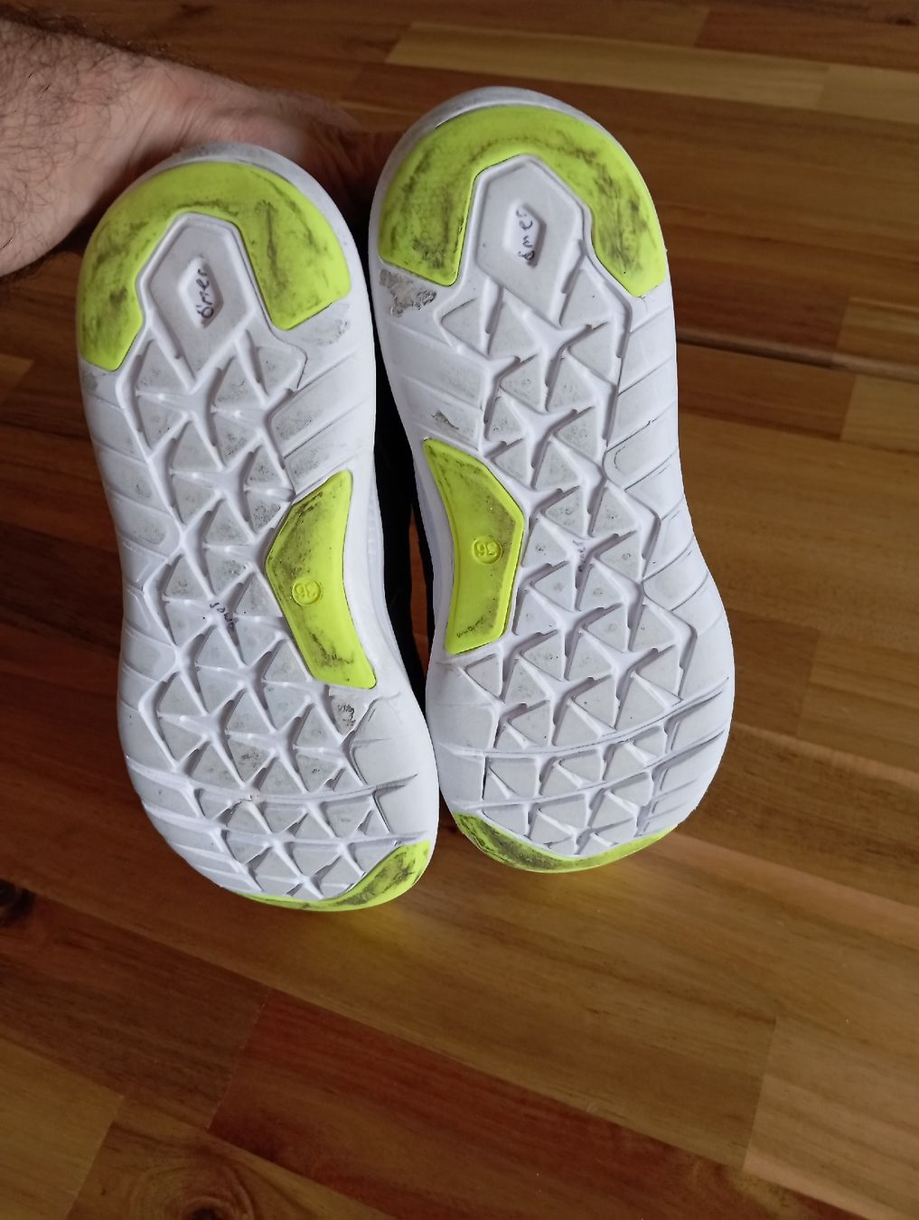 Scarpe da uomo: Sportschuhe 36 gute Zustand – Usato da Winterthur venduto da Emrh 2