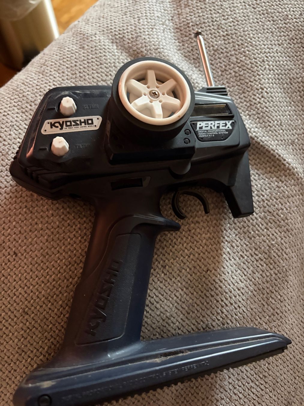 Kyosho Telecomando: Kyosho Perfex 27MHzto – Usato da Gossau ZH venduto da Daniela710