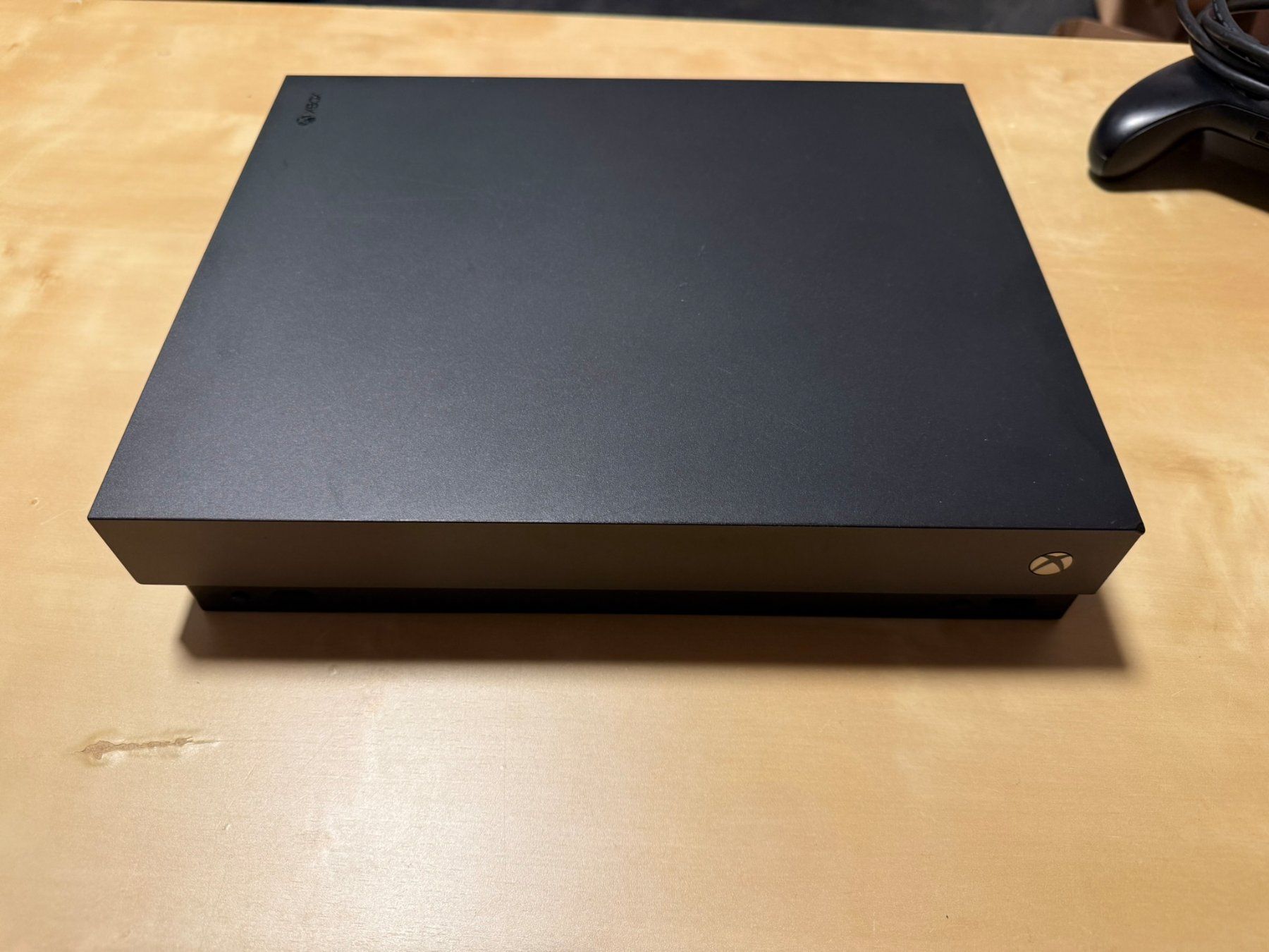 Microsoft Konsolen: Xbox One X 4K Bundle inkl. 2 Controllern & Kabel – Gebraucht aus Burgdorf von jon_jy6x 1