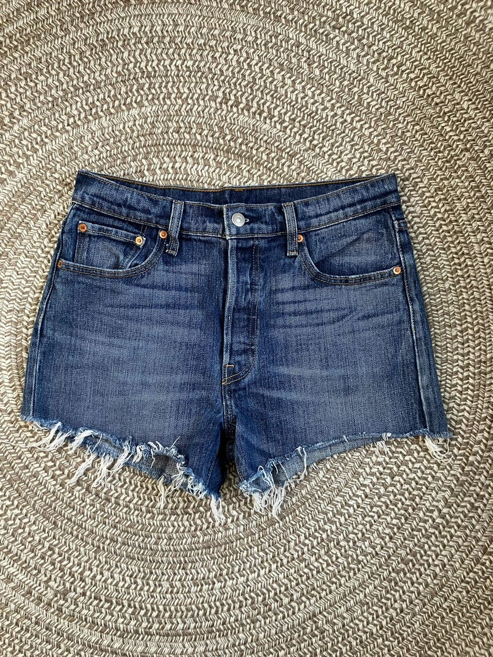 Levi's Jeans: Levi's Jeansshorts W28 – Usato da Laupen ZH venduto da kar_lfz6