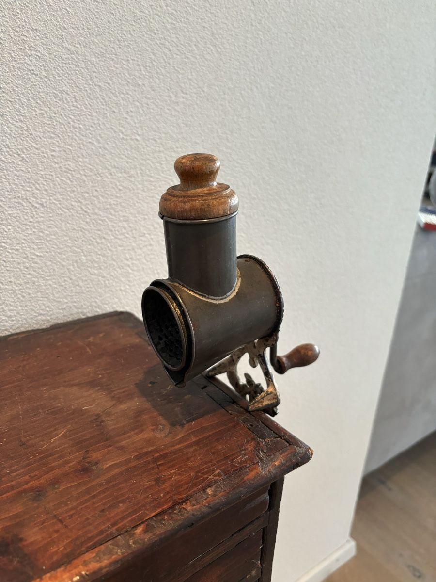 Küchengeräte: Antike Raffel aus Blech ca 1900-1920 – Gebraucht aus Staufen von timelessvintage_5600 1
