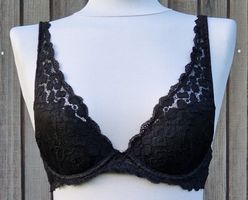 Spitzen BH 75A und 2x Spitzen Slips S Grösse M