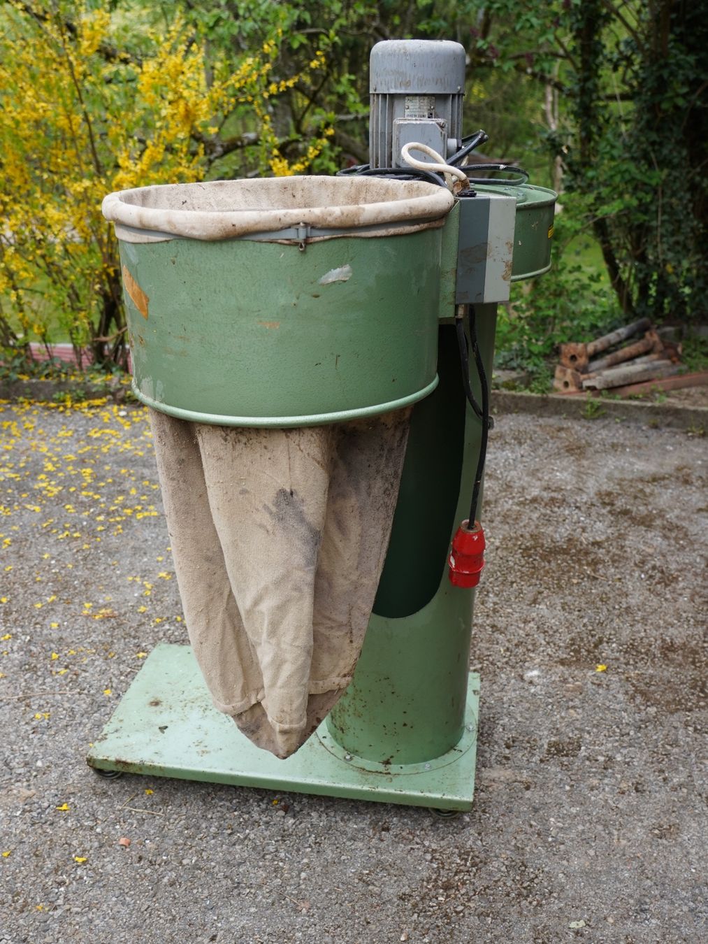 Toutes les machines: aspiration de sciure – D'occasion à Mauraz par trafalgar47