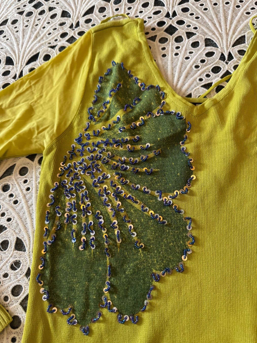 Pullover & Sweatshirts: V-Ausschnitt Strickpullover in Zitronengrün Perlen-Blumen S – Gebraucht aus Frenkendorf von Style365 8