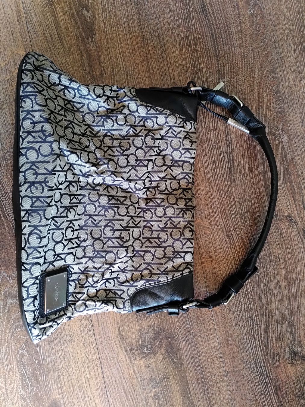 Calvin Klein Sacs femmes: Sac hobo Calvin Klein monogram – D'occasion à Châtel-St-Denis par melaimelai 7