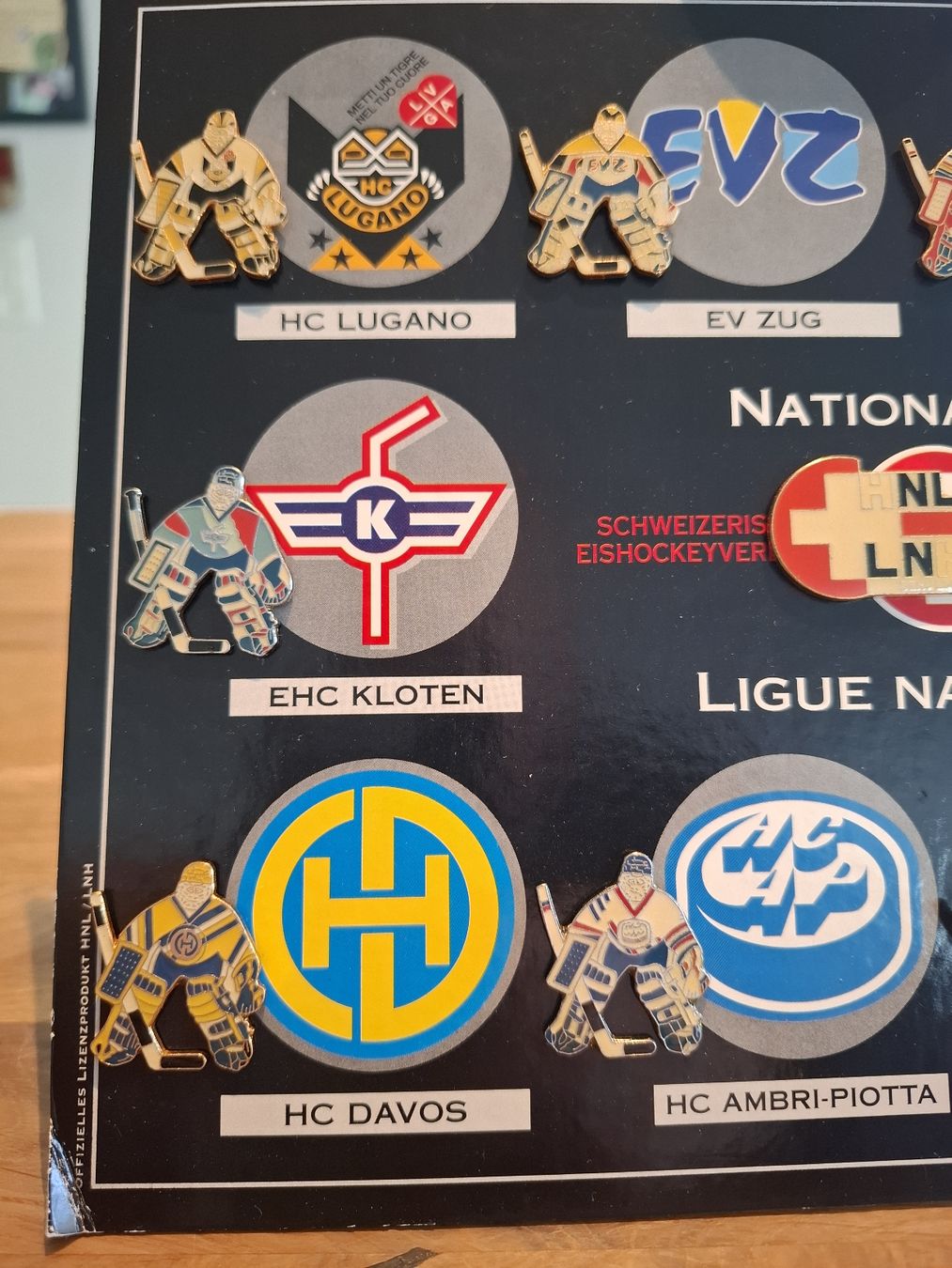 Plaketten & Abzeichen: Pin Eishockey Saison NLA 1993/1994, limited Edition. – Neu (gemäss Beschreibung) aus Safnern von mikefeuz 1