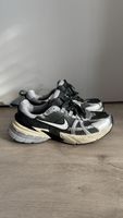 Baskets Nike Taille 42,5 