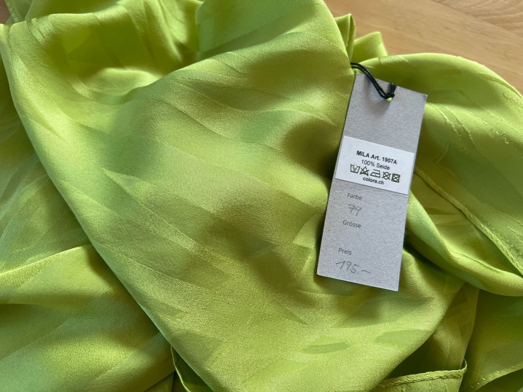 Colora Foulard & Sciarpe: Colora Schal, 100% Seide, Hellgrün, NEU – Nuovo e nell'imballaggio originale da Worb venduto da farben20zauber 1