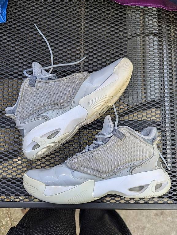 Chaussures hommes: Basket Jordan 41 – D'occasion à Villeret par zouille9 3