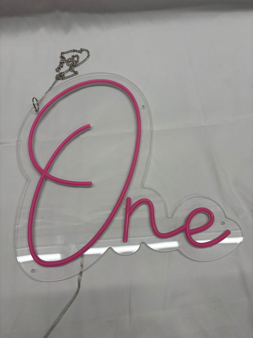 Alle Dekorationen: Neonlicht Schild "One" pink neu – Gebraucht aus Oftringen von SCHIBLI1 1
