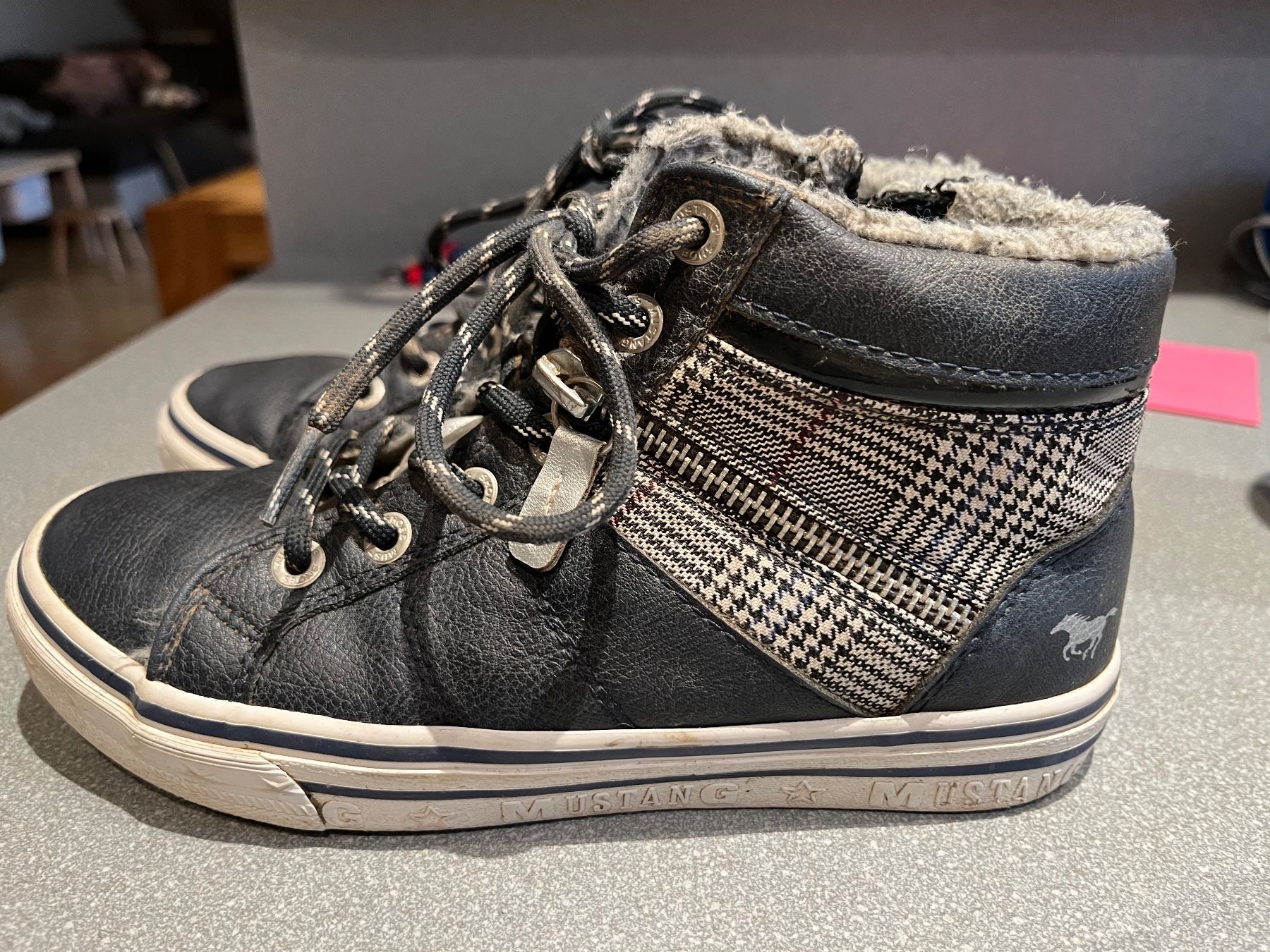 Mustang Scarpe per ragazzi: Leicht gefüterte Schuhe Jungs – Usato da Stadel venduto da Ani78 3