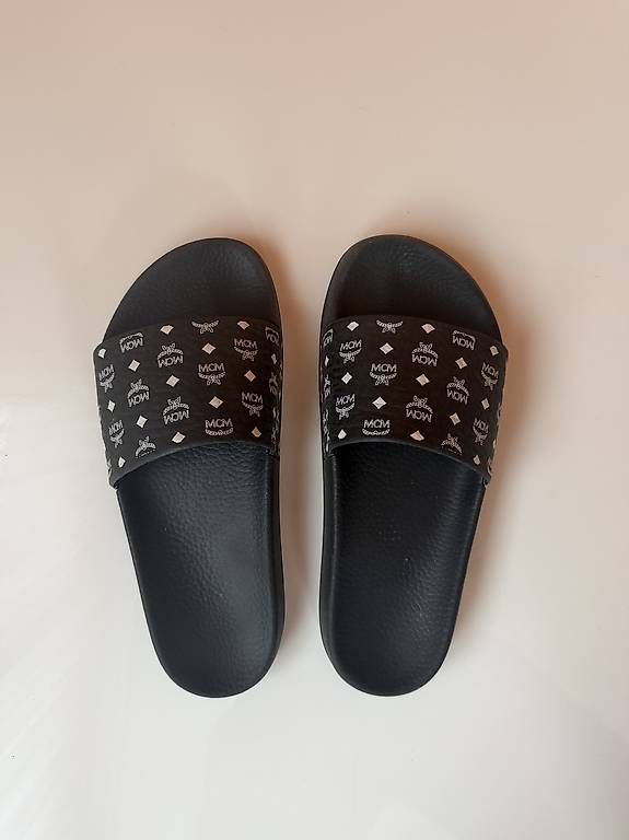 Herrenschuhe: MCM Hausschuhe – Gebraucht aus Horw von Jan.0364