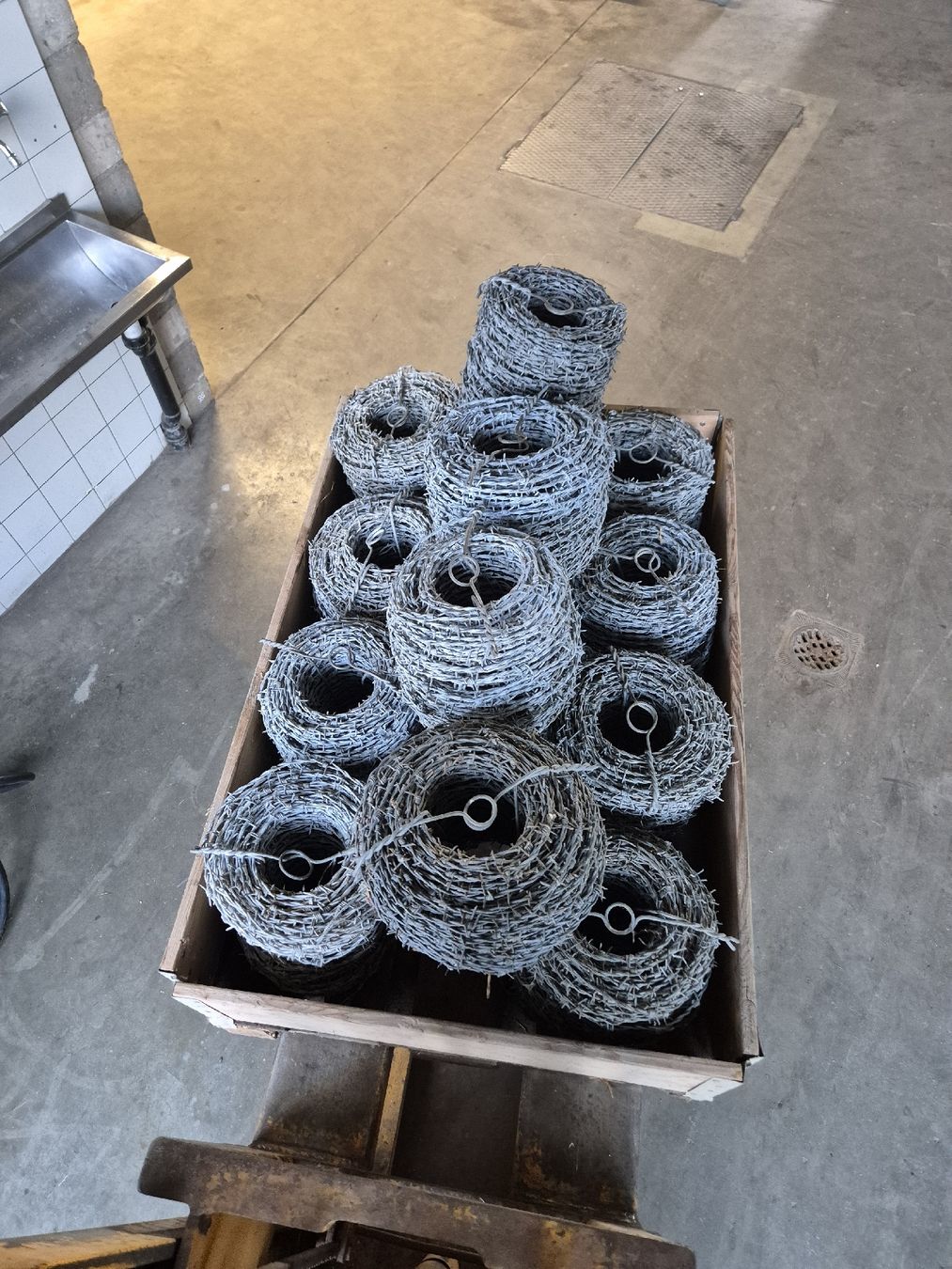 Sonstige Stalleinrichtungen: Stacheldraht Rollen 12 Rollen – Gebraucht aus Bärau von schwedenpower 3