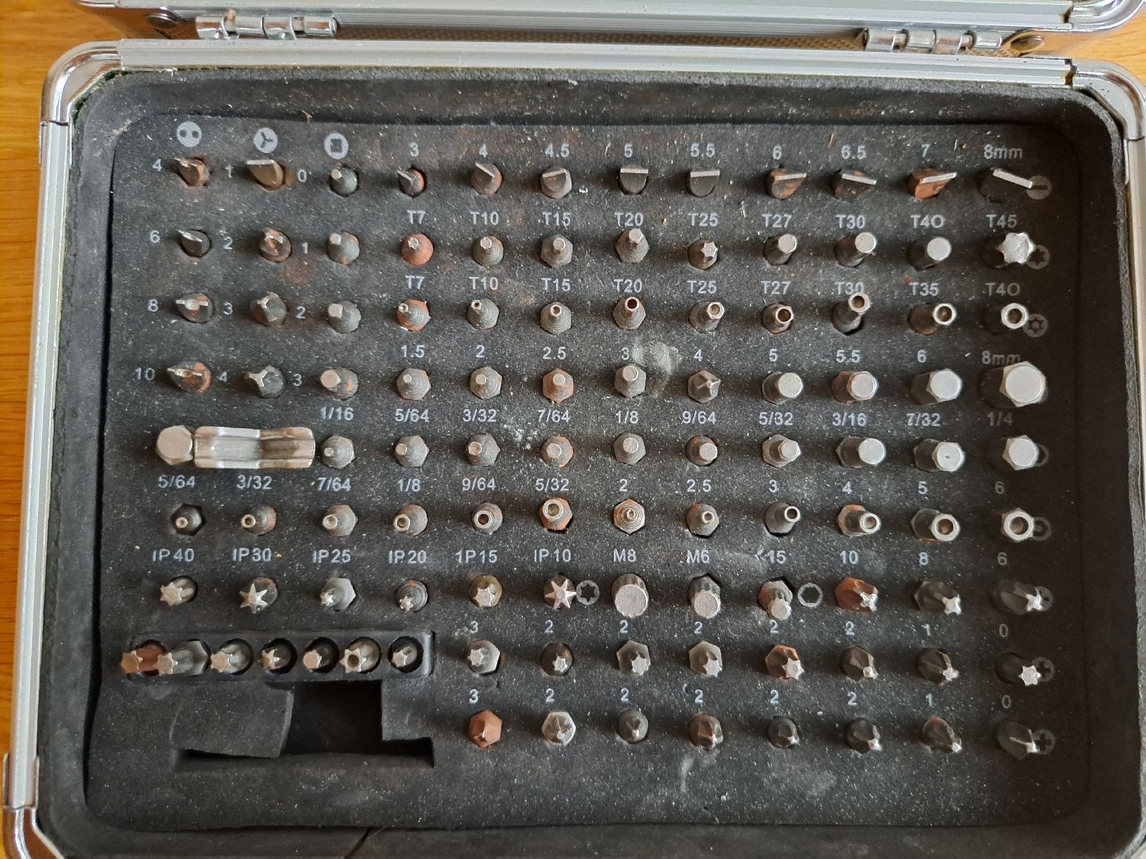 Alle Werkzeuge: Bit-Set – Gebraucht aus Morens FR von Kiscica 1